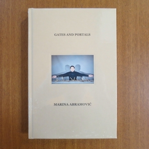 マリーナ・アブラモビッチ 図録 美術手帖 芸術新潮 花椿 装苑 ジェンダー アート アイデア Marina Abramovic parkett art news review