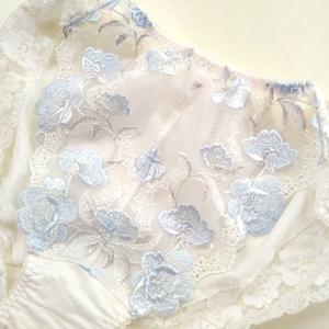 【送料無料】 未使用 ワコール PARFAGE パルファージュ ショーツ パンツ 下着 インナー レア 日本製 Lサイズ 白 水色 高級下着 花柄 刺繍