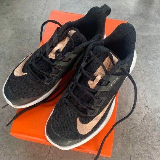 NIKE　ナイキテニスシューズ　ハードコート用 