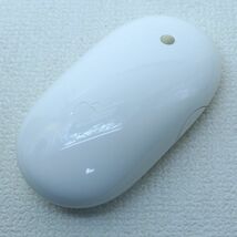 055R 動作未確認の為ジャンク Apple ワイヤレスマウス Mighty Mouse A1197 MB111J/A_画像2