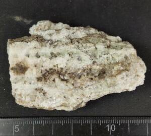 蛍光鉱物 （短波）　( ウィッケンバーグ石 ？ ウィックケンベルグ石 ？) 産地　Wickenburg アリゾナ州　アメリカ