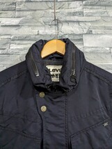 ●送料無料★Levi's　リーバイス　ジャケット　フード付き　ナイロンジャケット　上着　トップス　メンズ　防寒　Mサイズ_画像2