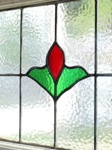 ■アンティークステンドグラス03 赤色のつぼみ アンティークフレーム 花柄 英国 イギリス 窓 ドア 建具に■_画像4