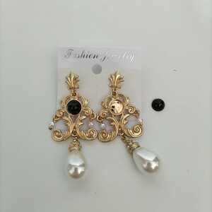  new goods unused gorgeous purple beads Gold color earrings with translation 