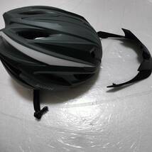 【1円オークション】 OutdoorMaster 自転車ヘルメット ロードバイク MTB 両用ヘルメット LEDライト バイザー付き 通気性 TS01A000484_画像1
