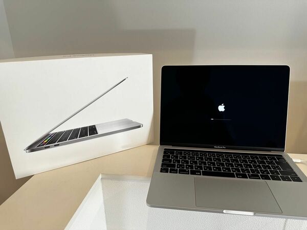 Apple MacBook pro Touch Bar 13.3インチ　ノートパソコンメモリ8GB 容量256GB Core i5