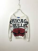 大人気★adidas Originals セーター CHICAGO BULLS ニットスウェット ホワイト S アディダスオリジナルス 白 シカゴブルズ( E-01 1108 )_画像1