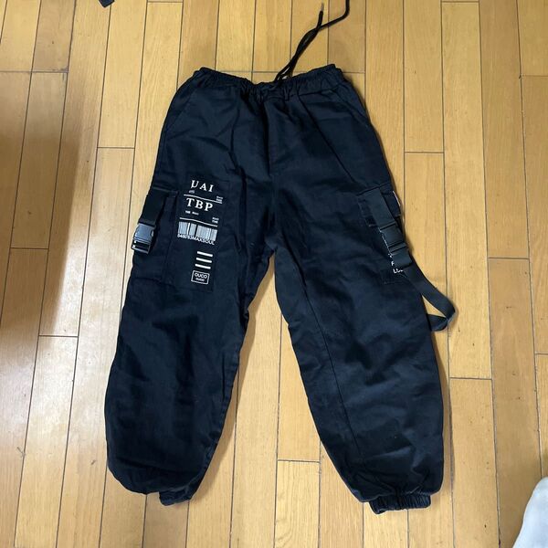 カーゴパンツ