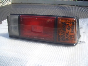 日産 S60年 サニー HB11 セダン 後期 純正 右 テールランプ IKI 4339 長期保管品