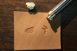 カエルの刻印　NO.62 　打刻仕様　2点セット　手打ち刻印　レザークラフト　ハンドメイド　ヌメ革に　オリジナル刻印　革工芸　道具