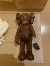 BE@RBRICK KAWS 400% x カリモク by Medicom Toy Kaws ベアブリック carved wooden 超人気 ■ 置物 ■ 中古 ■ 美品 ■ 箱付き_画像2