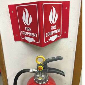 セキュリティサイン『FIRE EQUIPMENT』 消火器 看板 消防標識 FIRE EXTINGUISHER アメリカン雑貨 インテリア SHOP 店舗 ディスプレイ