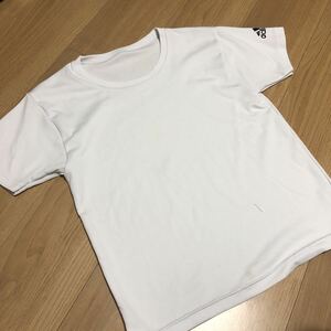 【アディダス】白インナー　半袖Tシャツ 160