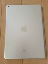 Apple iPad 第7世代　美品　wifiモデル　32G　シルバー　付属品　箱&説明書_画像3