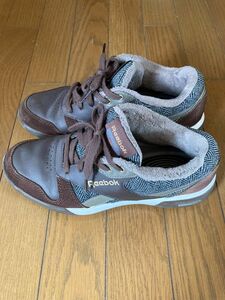 Reebokスニーカー