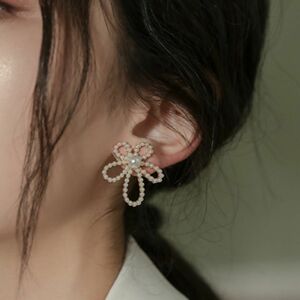 【新品】パールピアス　お花　真珠　レディース　入学式　参観　可愛い　お洒落　ピアス　韓国　ファッション