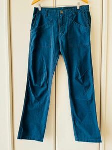 F8530ch[KATHARINE HAMNETT Katharine Hamnett ] брюки размер L оттенок зеленого мужской пряжка рабочие брюки карман хлопок 100%
