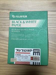 FUJIFILM フジブロ WP 伸用黒白印画紙 AM３ 中厚手 半光沢 硬調 カビネ 12x16.5cm (4 3/4x6 1/2） 50枚入り 期限切れ モノクロ 