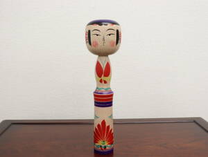  Inoue. .. произведение kokeshi / традиция kokeshi ... высота примерно 24cm Zaimei /. иметь кукла / японская кукла украшение /. украшение изделие прикладного искусства / народные товары / традиция прикладное искусство [W1248-312]