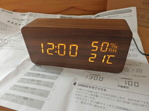 格安貴重レア・アイリスオーヤマ 目覚まし時計（木目デザイン）明るさ調整・温度、湿度表示・省電力モード搭載・ICW-01WH-T・中古現状品