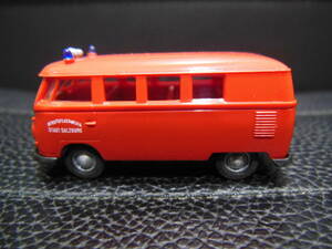 1/87 ブレキナ BREKINA フォルクスワーゲン VW T1 Kombi BERUFSFEUERWEHR STADT SALZBURG Osterreich-Edition