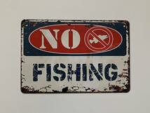 ブリキ看板 20×30㎝ NO FISHING 釣り 禁止 区域 フィッシング 禁止 レトロ調 釣り お洒落 ガレージ アンティーク インテリア 新品 PRO-097_画像2