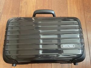 新品未使用絶版！★リモワ rimowaピッコロ　黒★beauty case ビューティケース　ブラック★サルサ　リンボ　チタニウム　ステルス