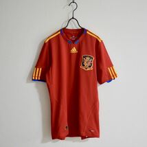 2010サッカー スペイン代表　adidas無敵艦隊　サッカーシャツ　エンブレム_画像1