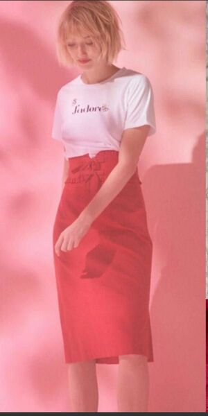 新品タグ付き☆EDIT COLOGNE ベルト付きスカート☆定価9200円☆Mサイズ細身☆赤タイトスカート