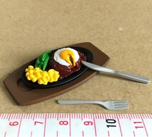 ハンバーグステーキ ミニチュア品 リーメント 老舗洋食すずらん亭 ぷちサンプル ドールハウス ブライス お人形小物などに_画像1