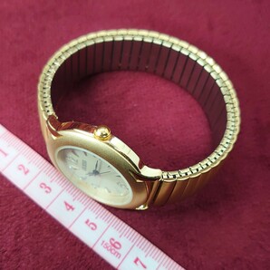 A56【美品/動作品】GUESS 1995 ブランド腕時計 ゲス アナログウォッチ ゴールド×白文字盤の画像5