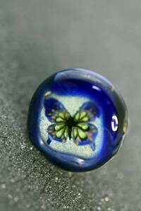 ガラス工芸家の創作した一点物のガラスの指輪。ｙ1986-452 ガラスリング、ハンドメイド