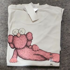 ユニクロ カウズ KAWS コラボTシャツ