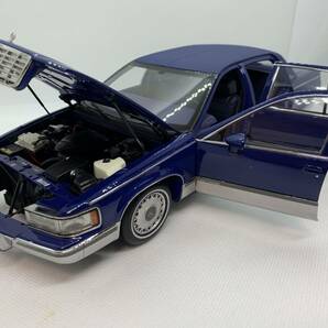 キャディラック 1/18 キャディラック フリートウッド Cadillac Fleetwood ブルー J01-2-006の画像7