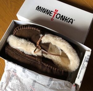 新品 ミネトンカ スエード モカシン サイズ6 MINNETONKA ムートン 冬の寒い足元にはコレ！しかない