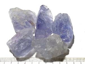 淡い藍色の蛍石・3・42g（中国産鉱物標本）