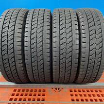 185/65R15 101/99L LT ブリヂストン　BLIZZAK W979 スタッドレスタイヤ185/65/15 4本　　　　　2020年製造_画像1