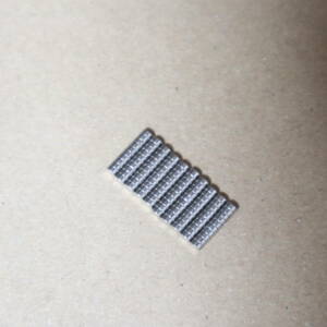 ネオジム磁石　直径約2㎜　高さ約1mm　100個セット　円形
