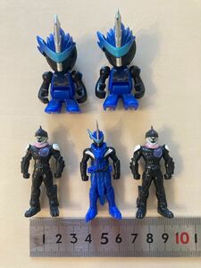 バスボム　ミニフィギュア　仮面ライダー　セイバー　リバイス