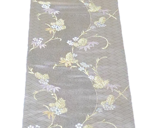 37番　新品 正絹 　帯地サンプル端切れ、 紗綾型の地模様入　銀色に笹蔓や松葉の連続模様　幅32,8cm×長さ約130 cm