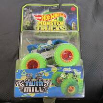 ホットウィール【Target限定日本未発売】 Hot wheels MONSTER TRUCKS GLOW IN THE DARK TWIN MILL モンスタートラック ツインミル_画像1