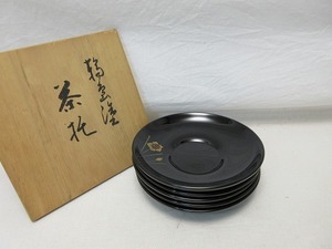 I10005 【 ほぼ未使用 茶道具 輪島塗木製黒塗 絵変わり 茶托 5客揃 底サイン 共箱 】 検) 煎茶道具 煎茶器 茶器 和食器 伝統工芸品 ⅰ