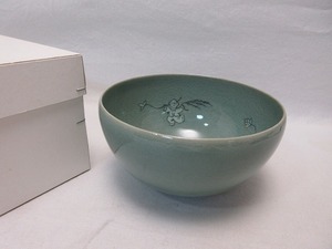 I10017 【 未使用 茶道具 漢青作 高麗 青磁 童子絵 茶碗 サイン 紙箱 】 検) 作家物 煎茶道具 茶事 茶会 茶器 茶具 お点前 来客 お稽古 ⅰ