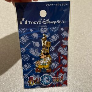 【新品・未使用】ディズニーシー　ブラヴィッシーモ　ファスナーアクセサリー