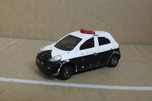 【中古品】トミカ 2010 日産 マーチ 埼玉県警察 パトロールカー パトカー No.17　白・黒　1/58　ベトナム製