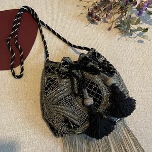 ZARA ショルダーバッグ 巾着　フリンジ　シルバー　ビーズ　ブラック　エスニック　刺繍　ザラ　レディース　黒　パーティー　美品