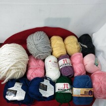 g_t L550 毛糸　段ボール　いっぱい♪　まとめ売り♪　編み物　小物作り　楽しみませんか♪　工作にも♪　ホビー　カルチャー_画像6