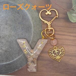 イニシャルキーホルダー　レジン　ハンドメイド　天然石　パワーストーン　ローズクォーツＹ