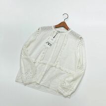 未使用品 /S/ ZARA ホワイト 長袖ブラウス カットワーク刺繍 レディース タグ カジュアル トップス フェミニン 大人可愛い白 デイリー ザラ_画像2