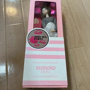  Momoko doll 